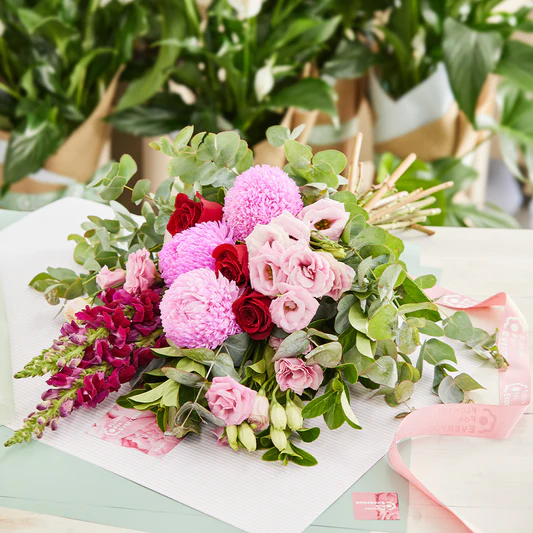What's the Difference Between a North Sydney Florist and an Online Flower Delivery Service?