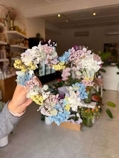 What Flowers Are Most Appropriate for a Sydney Funeral — and What Should You Avoid?